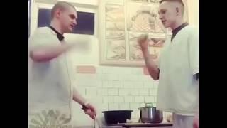 Вот от куда пошло "Дать леща")))