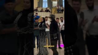 КРАСАВИЦА ТАНЦУЕТ АКСАКАЛОМ #shorts