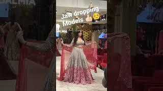 this stunning model looked sexxy #shorts #ytshorts #viralvideo #workingparents #hardwork #cleavage