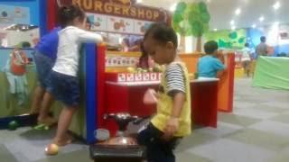 My Baby Play Burger Shop with my friend in the eon market