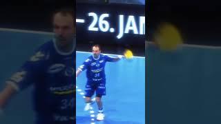 NO.LOOK.PASS.  straight magic on the court! 🪄 #DAIKINHBL #Handball