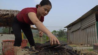 A rustic dish Grilled fish made of straw Very fragrant and delicious Everyone is invited to enjoy it