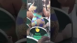 Esta mujer si que lo sabe mover