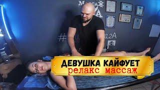 Девушка-модель кайфует))) Массаж грудной клетки, живота, бёдер