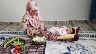 Life in Slums in Turkey - Delicious Courgette Dish from Mother's Hand