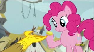 Pinkie tries Gilda's griffonscones