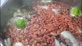 MAKING STEW PEAS WITH PIGTAILS WHITE RICE