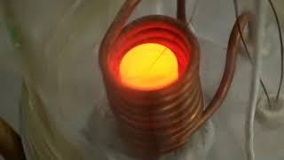 Работа вакуумной индукционной печи / Vacuum induction heater in operation