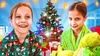 Mega unboxing of CHRISTMAS PRESENTS for kids. A story for KIDS about toys and CHRISTMAS.