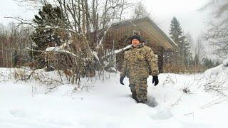 Изба в деревне. Живу один, как оно есть. Готовлю жаркое из кабана.