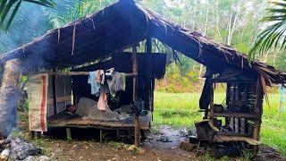 Suku Dayak || Suasana Pagi saat menunggu Durian di Pondok Hutan Kalimantan