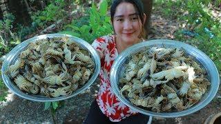 Yummy Sea Crab Milk Cooking Tamarind Leaves - Sea Crab Milk Soup Recipe - Cooking With Sros