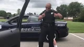 Police does the Kiki challenge     #kikichallenge