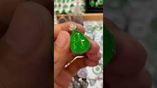 翡翠葫芦：  “葫芦”一生，“福禄”一生！  福运连连，财源滚滚！ 一生很短，不过晨暮和春秋。一生所求，不过温暖也相伴！#天然缅甸翡翠A货#翡翠冰阳绿葫芦#翡翠