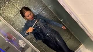 Get wet in jeans and denim jacket / Wetlook Miss Viki