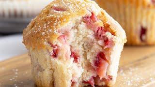 Quick & Easy Strawberry Muffins [5 Minutes Prep!]