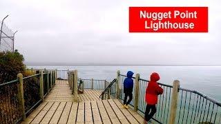 Маяк на ветреном Nugget Point, Южный остров, Новая Зеландия