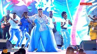 Catherine Kusasira Akyekoze Ku Stage Mu Concert Ye Ku Sheraton Hotel Kampala