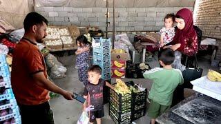 A Alone mother with four children.The children returned home again.