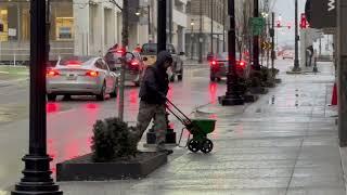 Winter storm brings ice, snow to Kansas City, Missouri