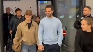 FLASHHANDE ERCEL AND HAKAN SABANCI HAND IN HAND IN AIRPORT