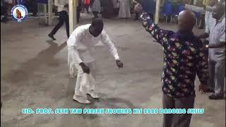 WOOOW SEE HOW ELDER PROF. SETH YAW PEASAH SHOWCASE HIS NEW YEAR DANCING SKILLS