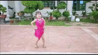 | UMe Dance Studio 大热天也阻止不了我们练舞 | | Chua Zi Qi , Sia Wen Yi , Chua Zi Tong | | Jive | | Runaway Baby