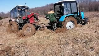 Посадили два трактора МТЗ 82 в болоте. Эвакуация. МТЗ 82 vs болото. Будни белорусских механизаторов