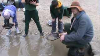 gold panning at Sovereign Hill.MPG