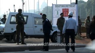 Vehicular entry into Rashtrapati Bhavan is for VIP's only, Vijay Chowk - Delhi