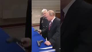 #putin #lider #presidente #rusia The Russian army Factory recibes the visit of Vladimir Putin.