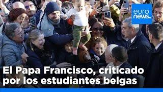 El Papa Francisco, criticado por los estudiantes en su controvertida visita a Bélgica