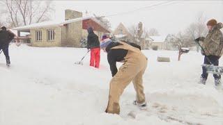 Move It Monday! Proper form for shoveling to avoid injury