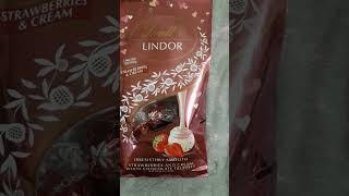 Lindt Lindor Strawberries and Cream White Chocolate Truffles Limited Edition Valentine's Review 