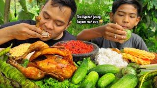 Mukbang ayam goreng utuh + lalapan mentah !! pete + terong + timun + selada + sambal terasi