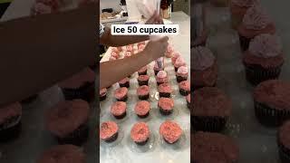 Ice 50 strawberry crunch cupcakes using tip kowanii 1B #cakebusiness #shorts