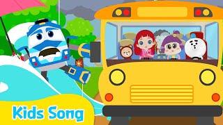 The Wheels On The Bus | Kids songs | LittleTooni songs with Robot Trains |  english kids song