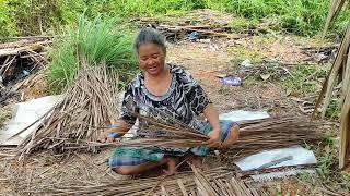 Nenek Penjual Sapu LidiKampung Melayu