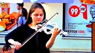 Одесса, май, скрипачка на Дерибасовской улице / Odessa, May, violinist on Deribasovskaya street