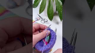 How to close the folded brim using kitchener stitch | #knittingtutorial #handmade #handknit #strikk