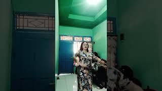 mama muda goyang bokong