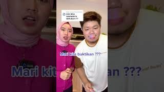 Kok bisa warnya berubah , kan ini eskrim , kok jadi warna pelangi sih ????