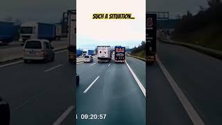 What happened here? Who's at fault?  #bigrig #trucking #lkw #camion #crash