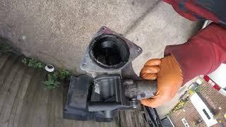 How to remove the EGR and the damper VW Crafter 2.5/Как снять  EGR и заслонку VW Crafter 2 5