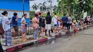 Line Stretches Down the Street for his 60 cent Pizza - Uncle Bakes Fresh Pizza in his Food Cart