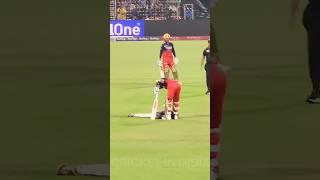 Virat Kohli Fan Touched his Feet then Virat did This Won Everyone Heart  #Viratkohli #Msdhoni