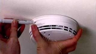 Replace battery in Ei141 smoke alarm