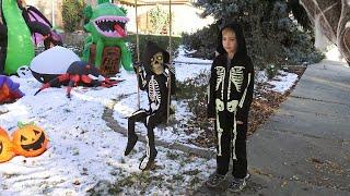 Unboxing Setting up Lil Skelly Bones Animatronic from Spirit Halloween!