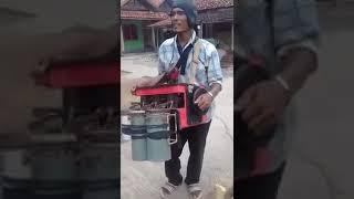 Pengamen kreatif joss mantul....