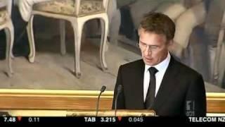 Norwegian parliament honours massacre dead